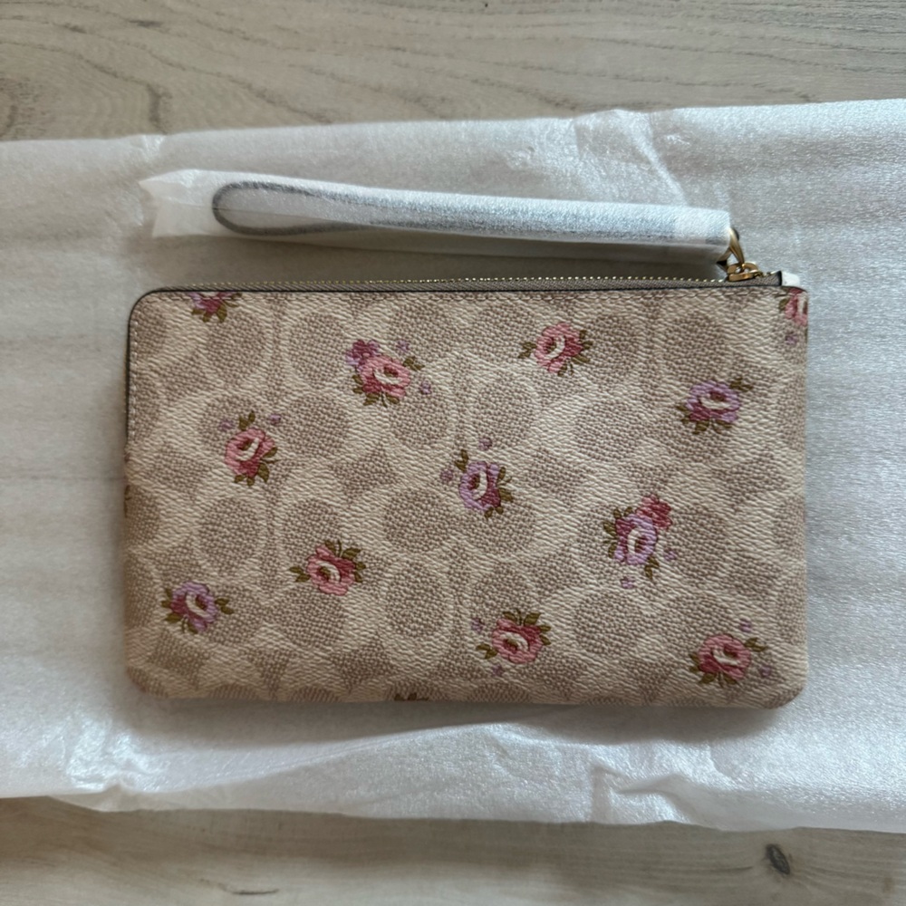 NWT Coach Beige Wristlet with Pink Floral Design - Picture 2 of 3